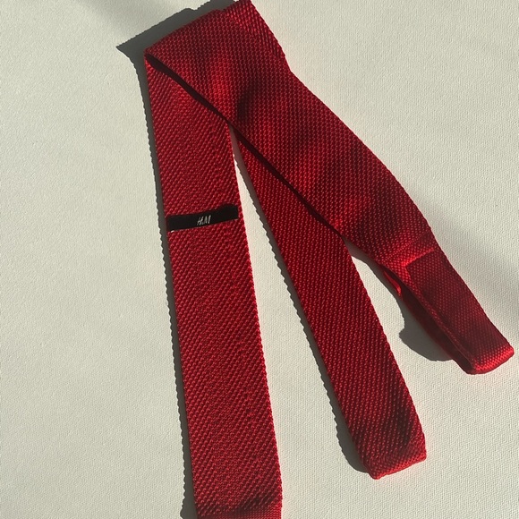 H&M red knitted tie - Picture 4 of 5
